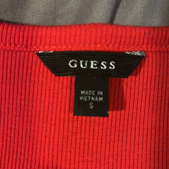 π» HOST PICK π» π Guess Red Ribbed Quarter Sleeved Button Top π - Picture 3 of 3